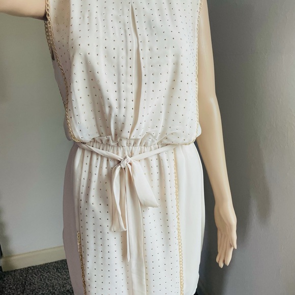 Cream and gold belted, light-weight dress with gold chain embedded on the seams. - Picture 5 of 9